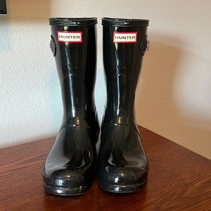 Hunter boots, size 8 women’s, black. Barely worn.
